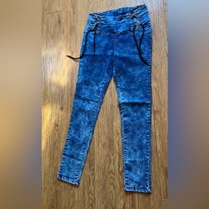 Blue colour jean/jeggies size 28